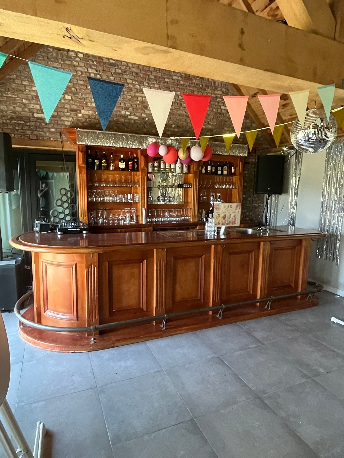 Complete houten bar met tap en spoelbak afm 2300/4200, Huis en Inrichting, Barren, Ophalen, Gebruikt