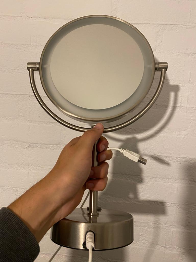 IKEA KATTUM Verlichte Make-up Spiegel met 3x Vergroting, Minder dan 50 cm, Rond, Ophalen of Verzenden, Zo goed als nieuw