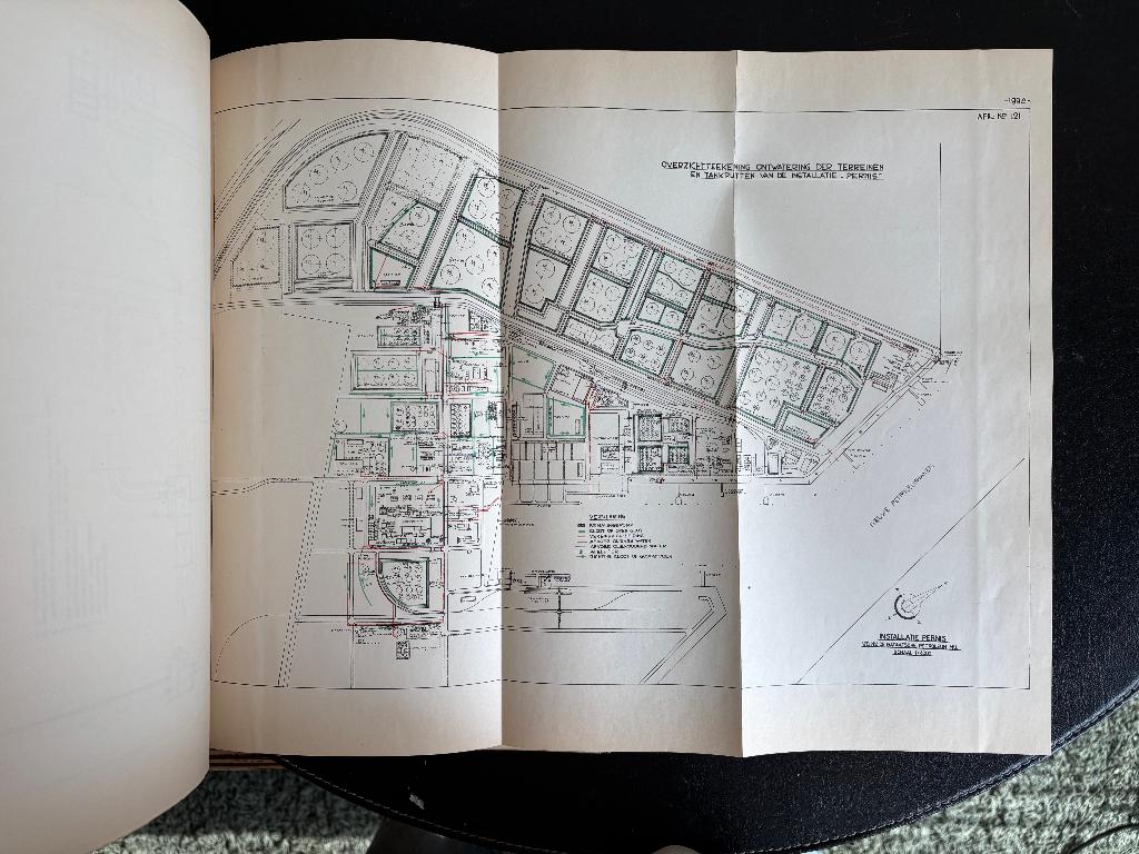 Bataafsche Petroleum Maatschappij - Pernis - Bouwplannen, Boeken, Ophalen of Verzenden, Bataafsche Petroleum Maatschappij, 20e eeuw of later