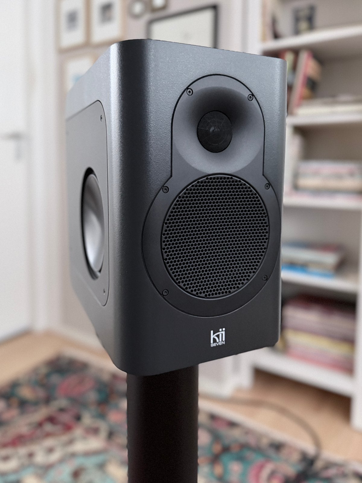 Kii Seven - Dark Grey - als nieuw - Kii Stands en Kii Remote, Audio, Tv en Foto, Stereo speakers, Zo goed als nieuw, Inclusief kabels
