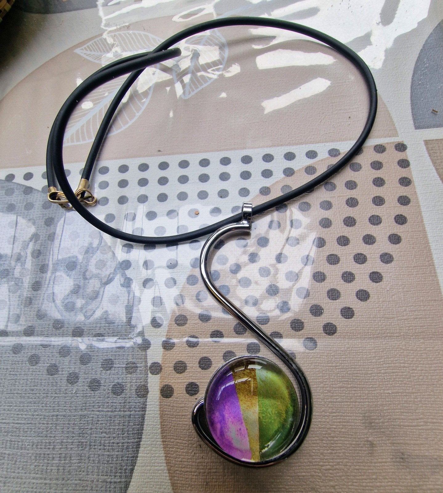 Ketting met fraaie hanger, Sieraden, Tassen en Uiterlijk, Kettingen, Gebruikt, Paars, Ophalen of Verzenden, Overige materialen