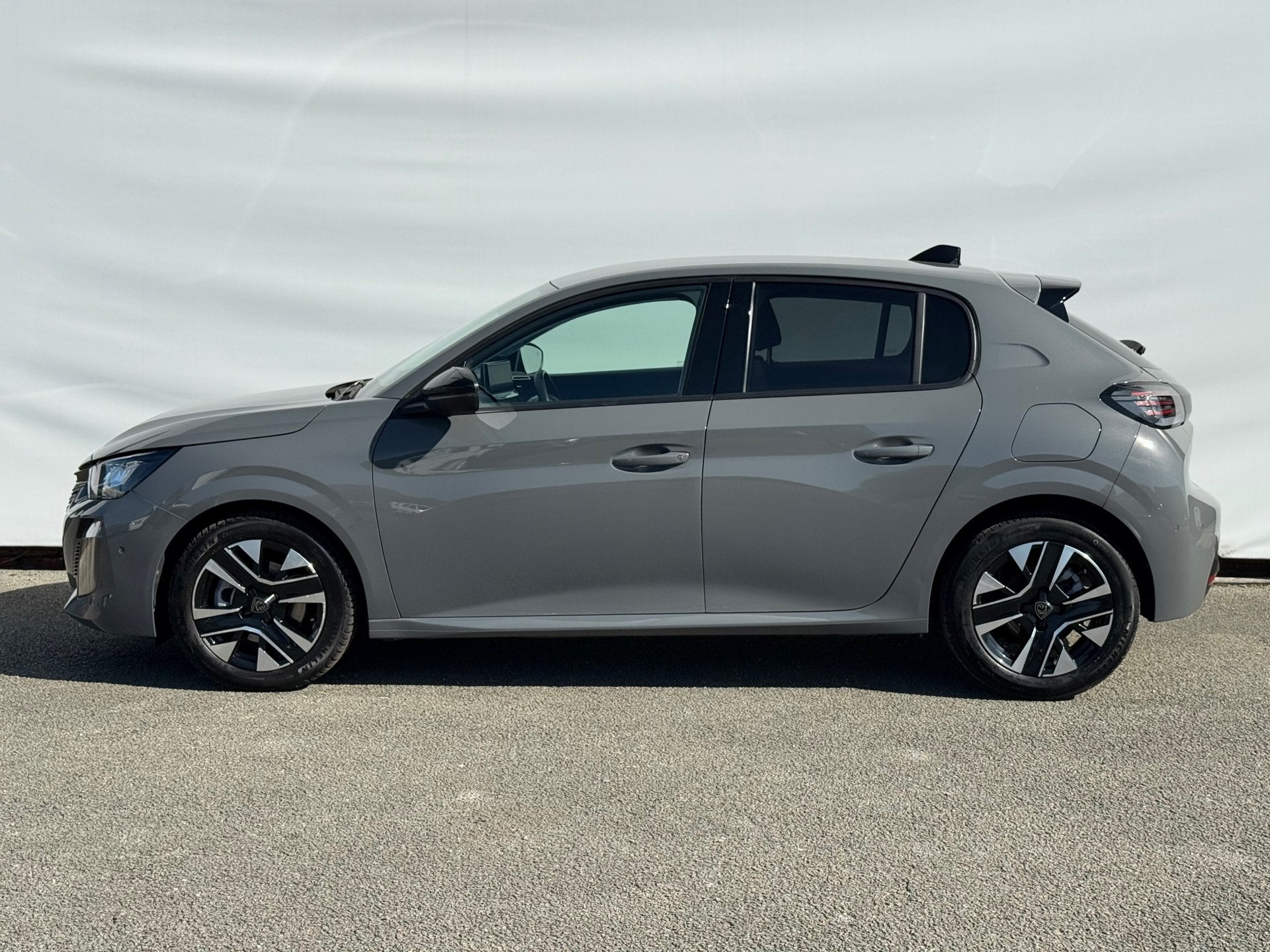 Peugeot 208 1.2 PureTech 100 PK Allure Clima | Adap Cruise |, Auto's, 101 pk, Gebruikt, Euro 6, Handgeschakeld
