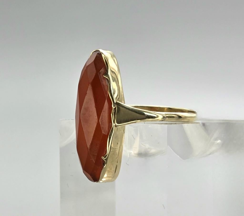 Gouden Vintage ring met edelsteen carneool. 2026/218.