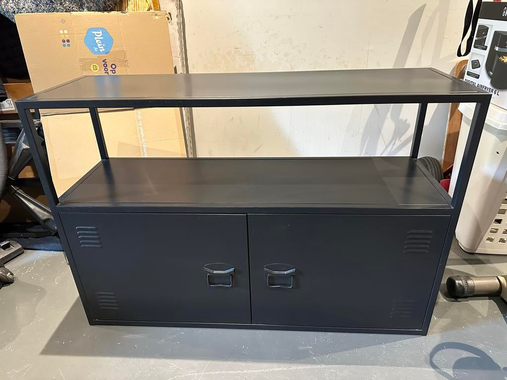 Zwart metalen kastje met 2 deuren en 2 open vakken, Huis en Inrichting, Kasten | Overige, Ophalen, Gebruikt