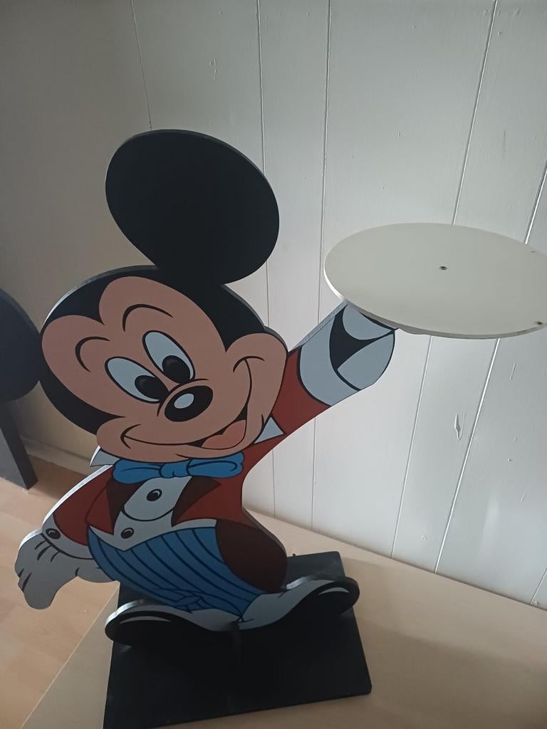 Mickey Mouse van hout, Ophalen