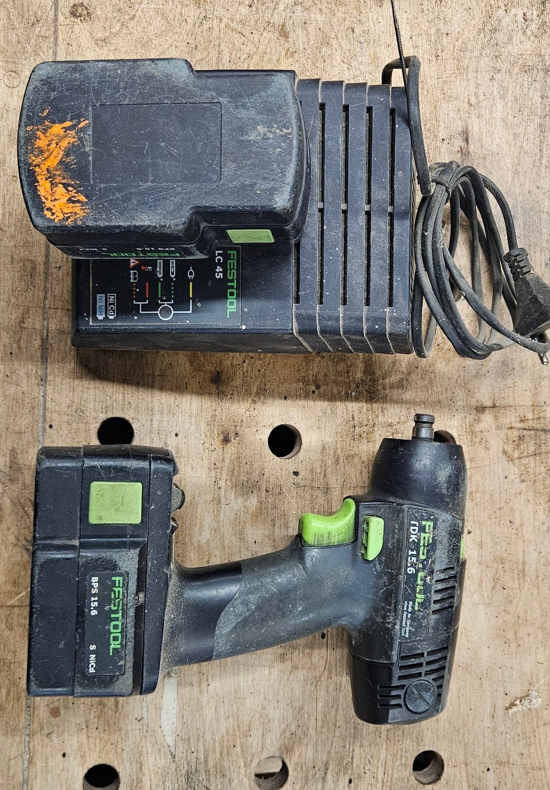 Festool tdk 15.6. ACCU'S + LADER DEFECT!!, Ophalen of Verzenden, Gebruikt, Boor- en Schroefmachine