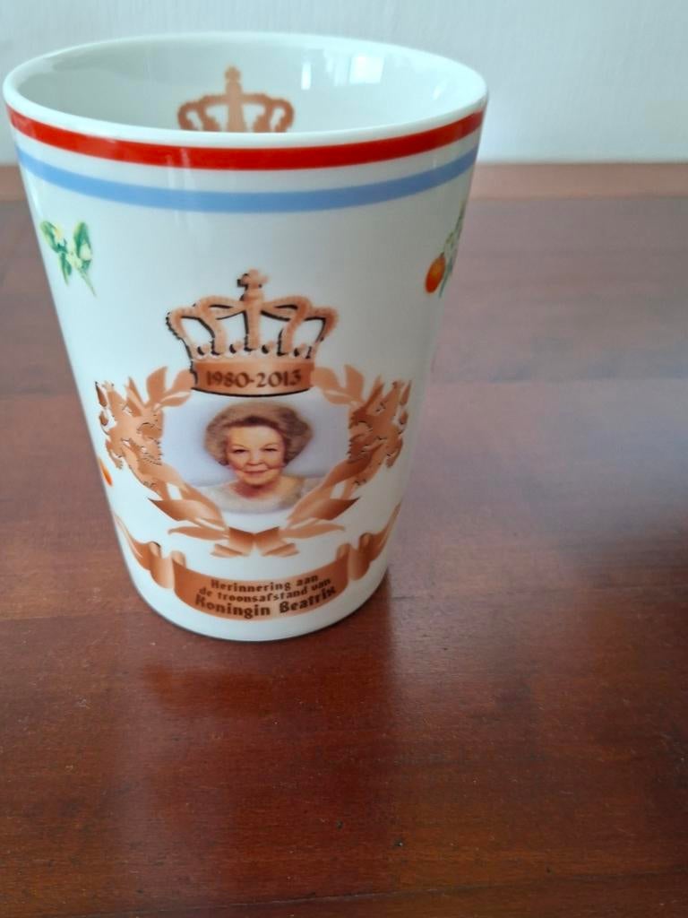 Koningin Beatrix Troonafstand Beker 1980-2013, Ophalen of Verzenden, Zo goed als nieuw, Nederland, Servies