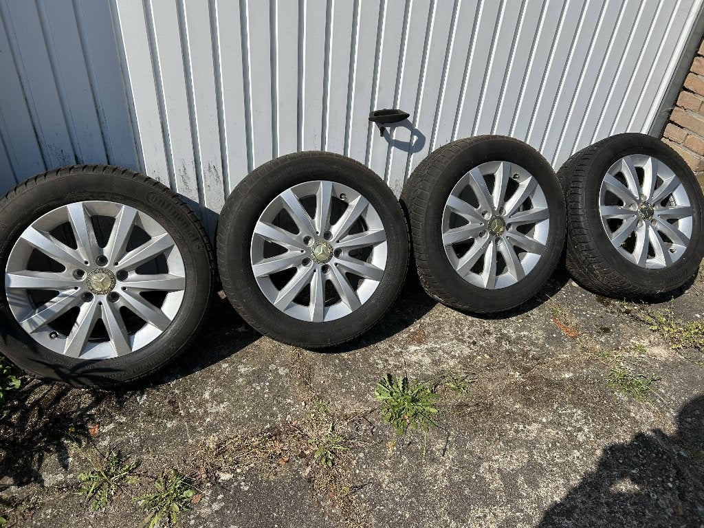 Merc B180 set lichtm velgen met winterbanden, Auto-onderdelen, Banden en Velgen, Ophalen, Gebruikt, Velg(en), 16 inch
