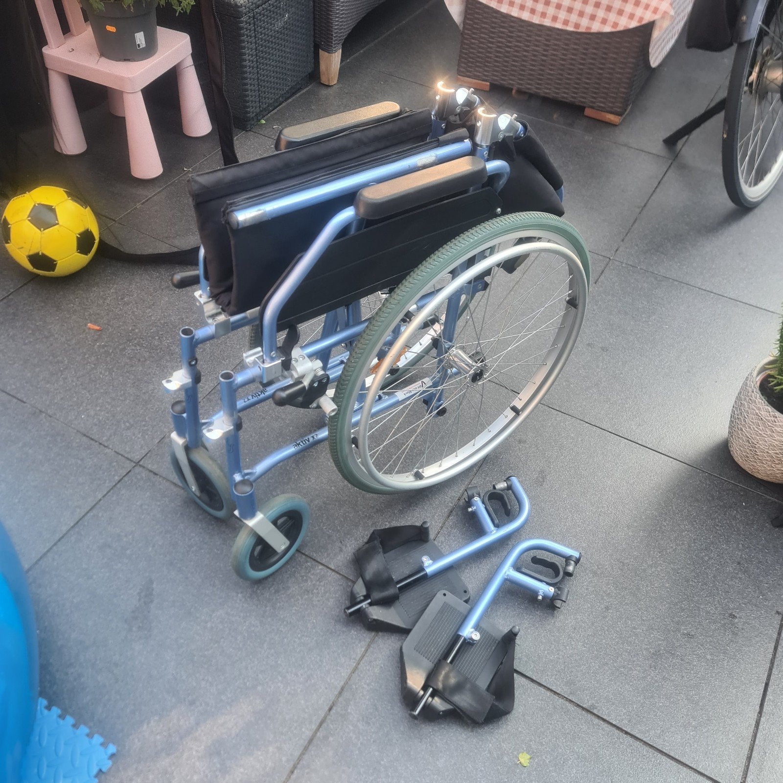Rolstoel past in de kofferbak, Diversen, Rolstoelen, Ophalen, Zo goed als nieuw, Duwrolstoel