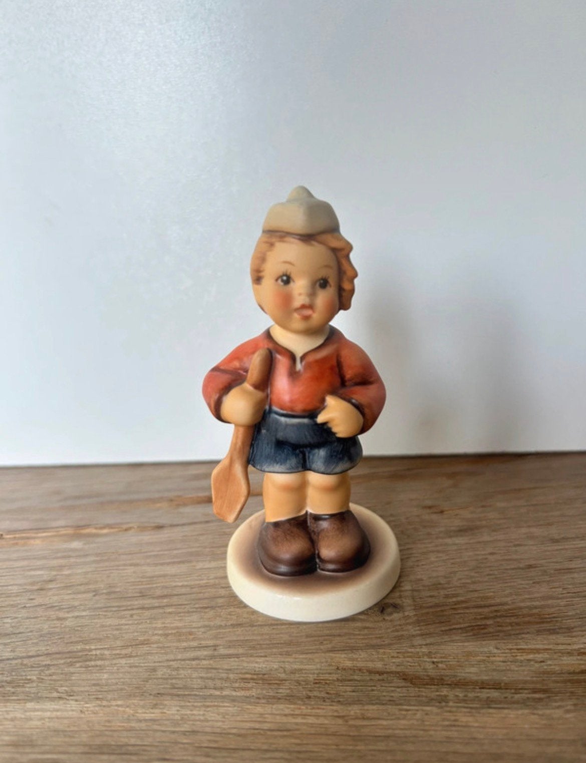 Goebel hummeltje first mate Nummer 2148/8 uit 2001, Ophalen of Verzenden, Gebruikt, Hummel