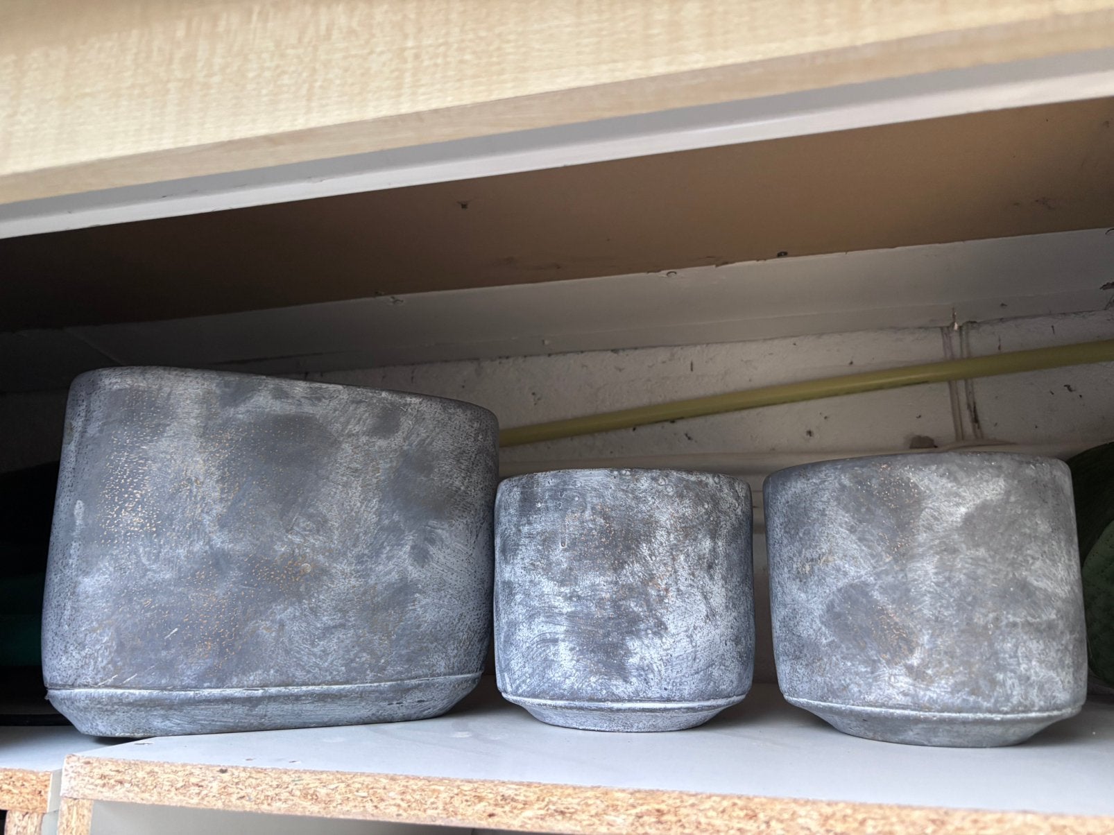 Set grijze bloempotten voor binnen, Huis en Inrichting, Ophalen, Overige kleuren