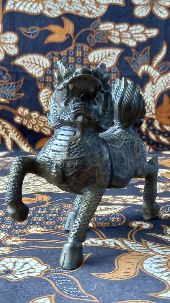 Prachtig oud Chinees brons beeldje van een Foo dog 15,5 cm., Antiek en Kunst, Handgemaakt, Ophalen of Verzenden, China, Brons