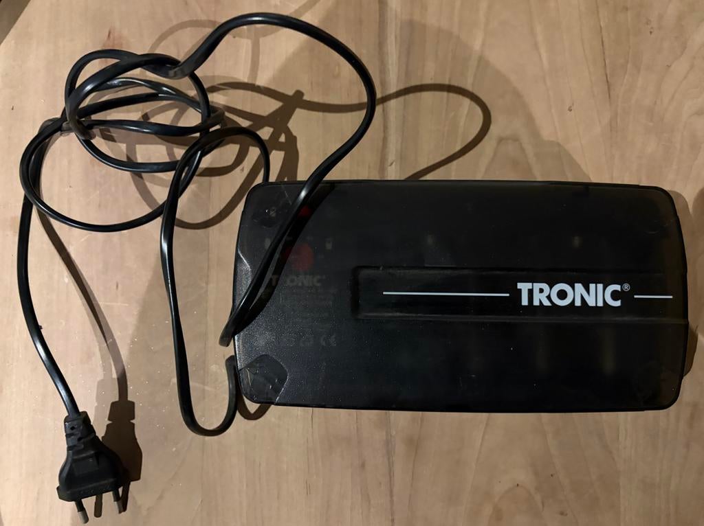 Tronic Universele Ni-Cd & Ni-MH Batterij Oplader KH967, Audio, Tv en Foto, Ophalen of Verzenden, Gebruikt