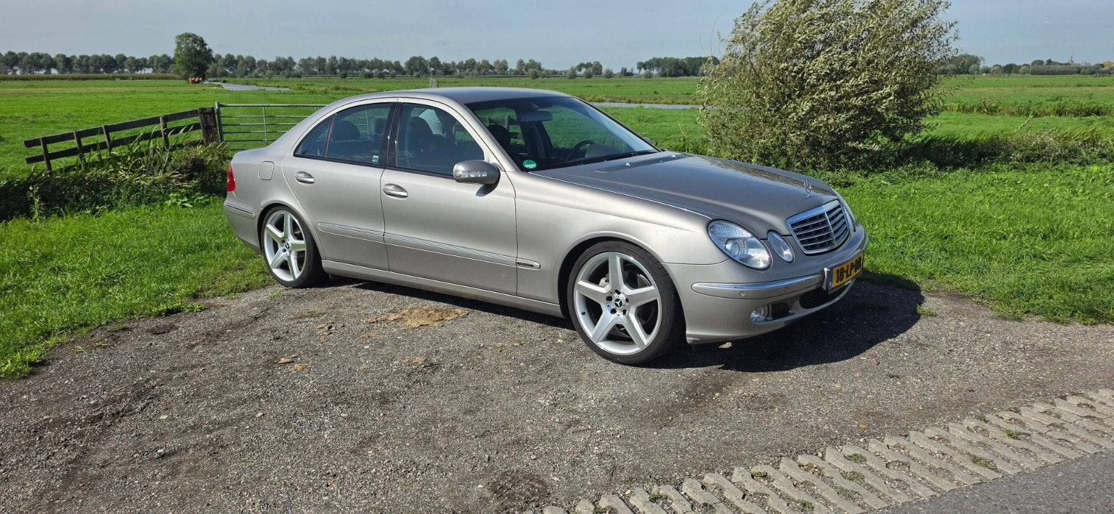 Mercedes-Benz  E200 Kompressor Elegance Youngtimer, Auto's, Automaat, Achterwielaandrijving, Zwart, 4 cilinders