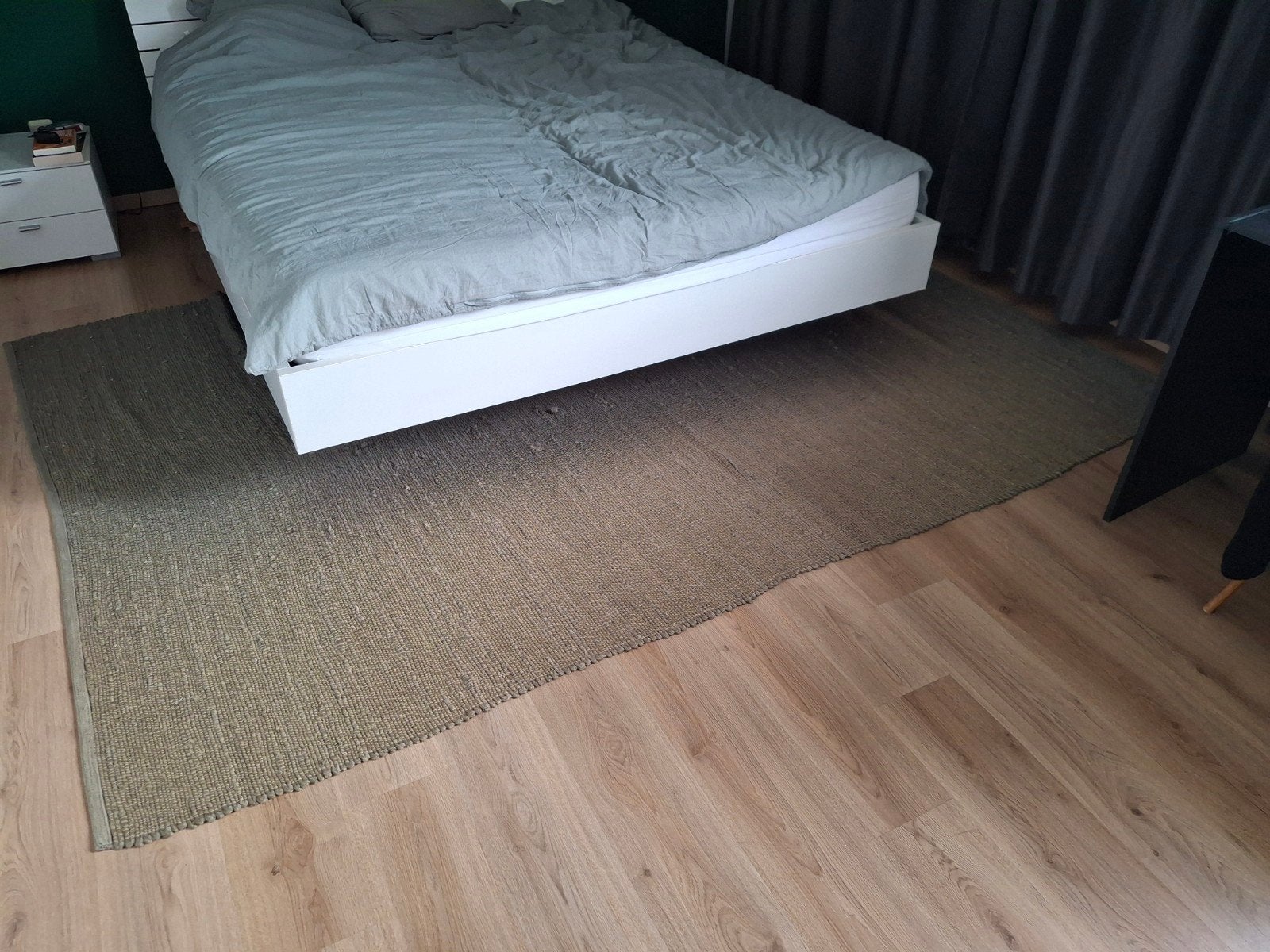 Vloerkleed: groen, prima staat, gratis, Huis en Inrichting, Stoffering | Tapijten en Kleden, 200 cm of meer, 200 cm of meer, Rechthoekig