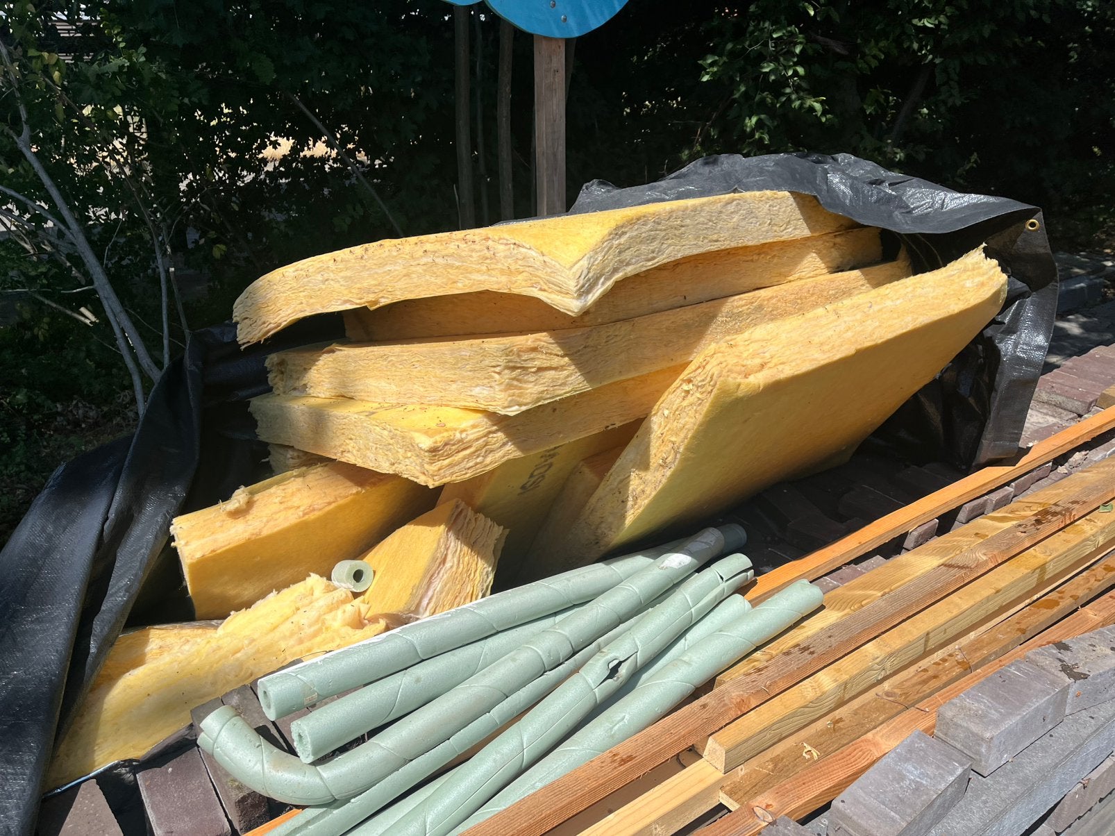 Gratis afhalen isolatiemateriaal rest stukken glaswol, Ophalen, 4 tot 8 cm, 10 tot 15 m², Dakisolatie