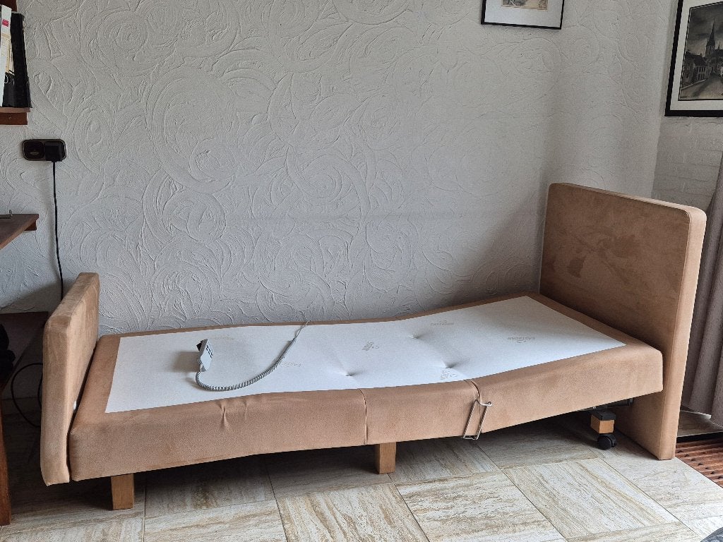 Elektrisch verstelbaar 1 persoons bed Eastborn, Ophalen, 90 cm, Eenpersoons, Bruin