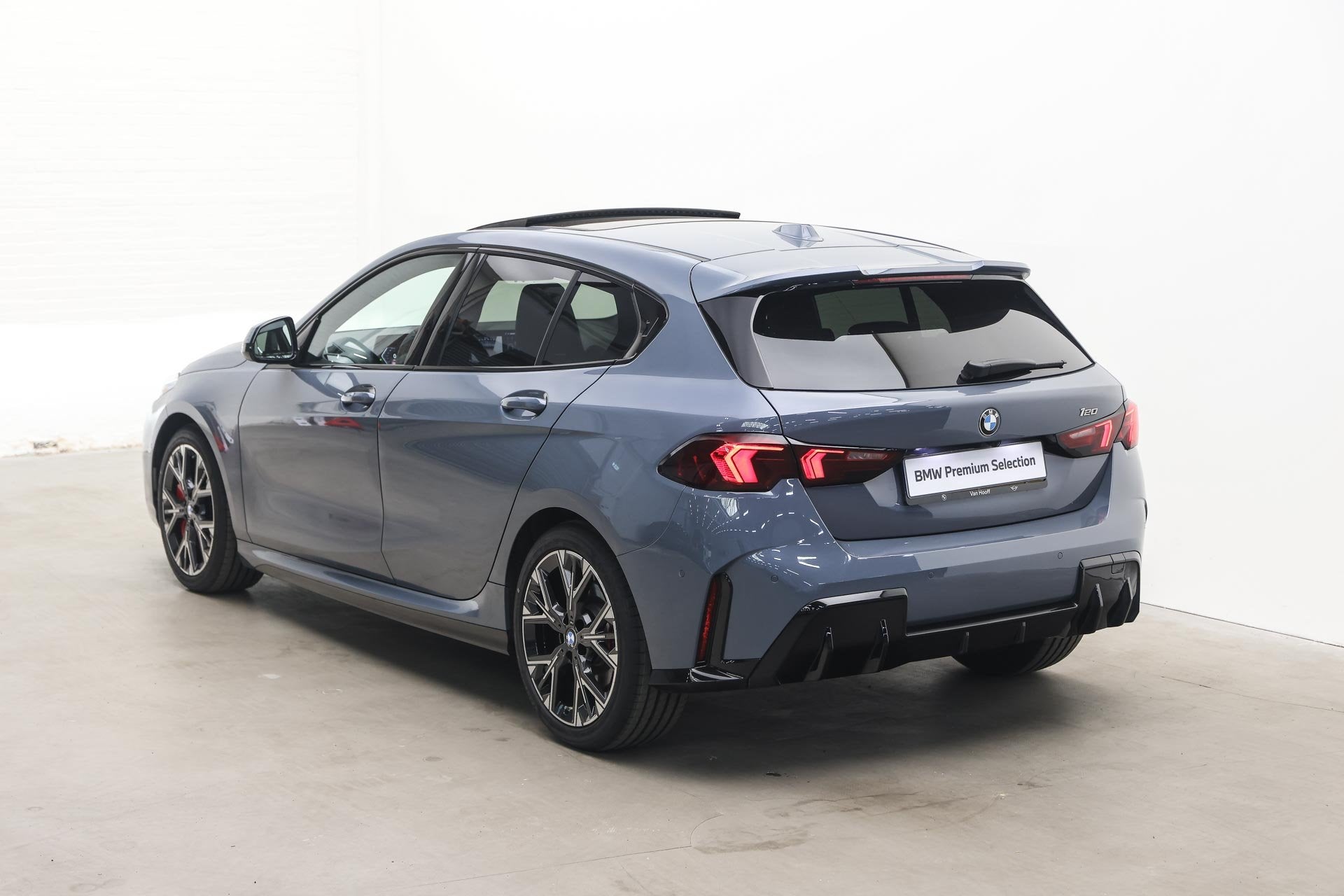 BMW 1 Serie 120 M Sport Automaat / Panoramadak / Sportstoele, Auto's, Gebruikt, 156 pk, Met garantie (alle), Bedrijf