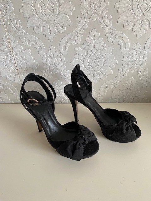 Hoge hakken Mango10 cm, zwart suède mt 40, plateauzool NIEUW, Kleding | Dames, Schoenen, Mango, Zwart, Nieuw, Ophalen of Verzenden