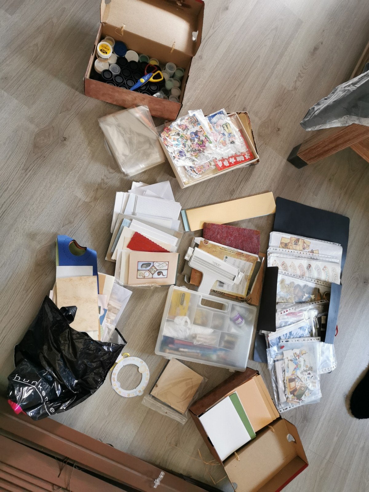 Grote knutselset met diverse materialen en gereedschap, Hobby en Vrije tijd, Gebruikt, Overige thema's, Meerkleurig, Ophalen of Verzenden