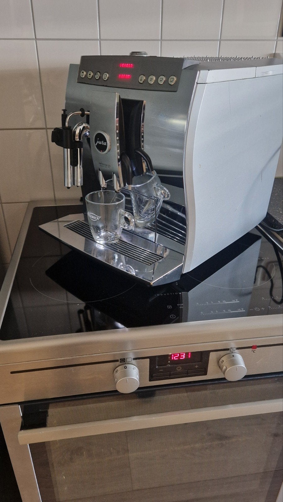 Jura Impressa Z5 Chrome edition, zeer goede staat., 10 kopjes of meer, Ophalen of Verzenden, Zo goed als nieuw, Combi