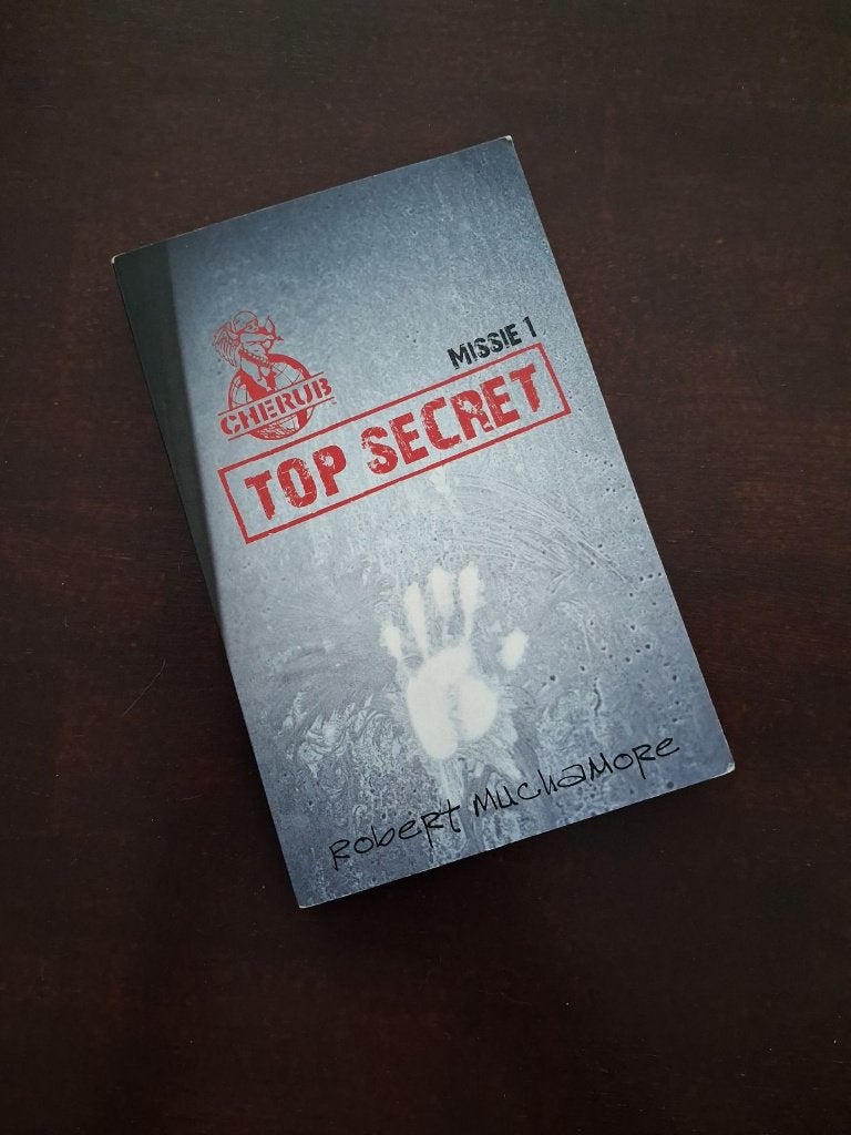 Robert Muchamore - top secret/ cherub #1 NL, Boeken, Ophalen of Verzenden, Zo goed als nieuw