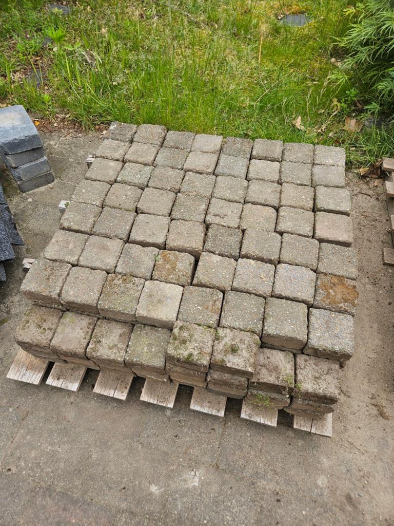 Gratis 283stuks 10x10 stenen, Tuin en Terras, Ophalen, Beton, Klinkers