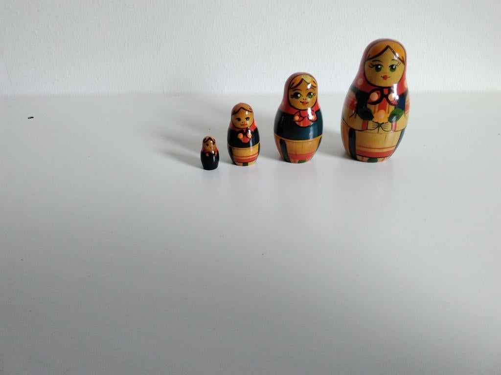 Set van 4 Matroesjka poppen, Verzamelen, Poppetjes en Figuurtjes, Ophalen of Verzenden, Gebruikt