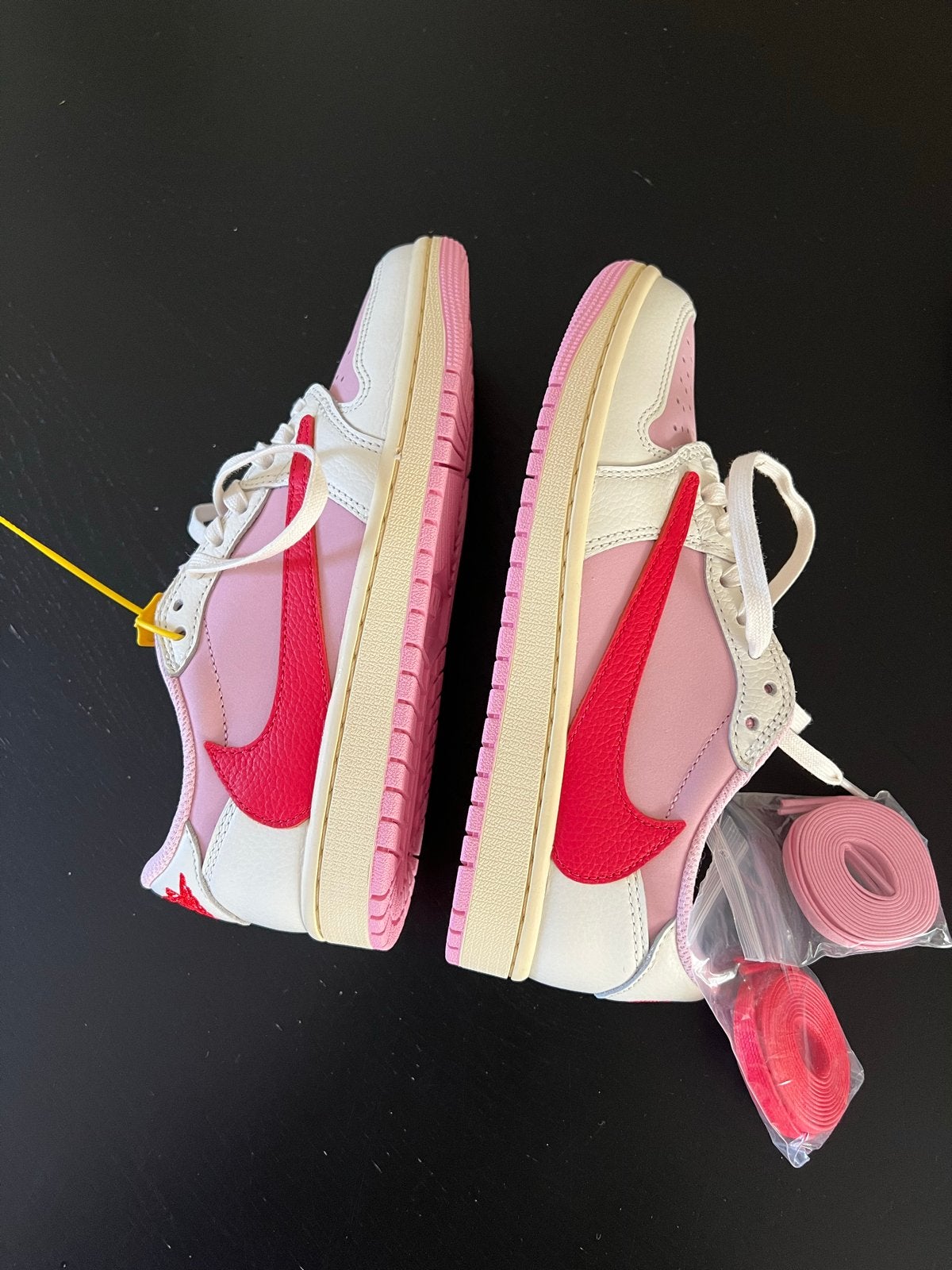 NIEUW Nike Air Jordan 1 Low Travis Scott Pink, Ophalen of Verzenden, Nieuw, Roze, Sneakers of Gympen