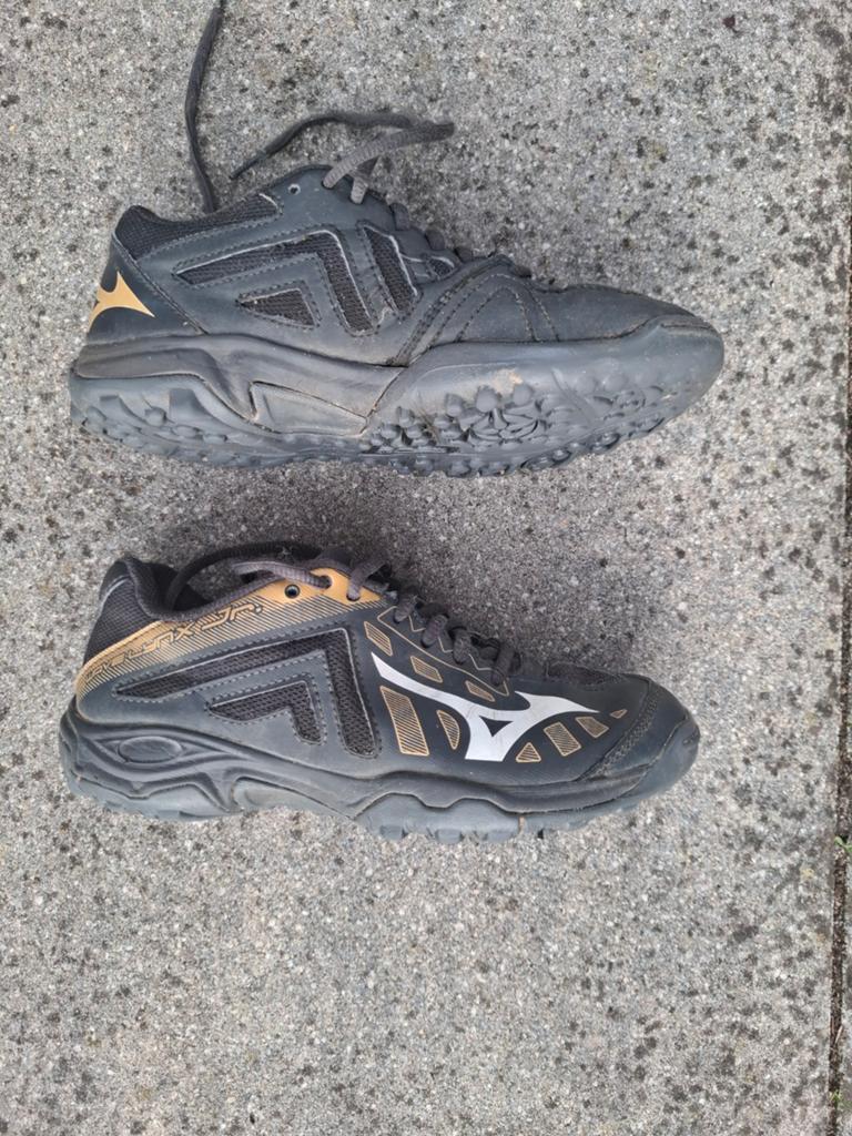 Hockeyschoenen (veld) maat 35, Sport en Fitness, Hockey, Ophalen, Gebruikt, Schoenen
