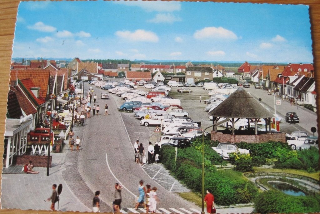 Callantsoog - dorpsplein - 1977, Ophalen of Verzenden, 1960 tot 1980, Gelopen, Noord-Holland