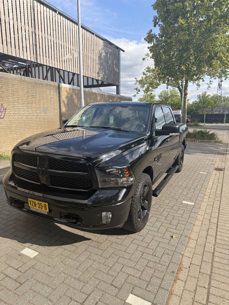 Dodge RAM 1500 Classic | 2024 | 49.254 km I 1e eigenaar I, Auto's, Automaat, Dealer onderhouden, Stof, Euro 6