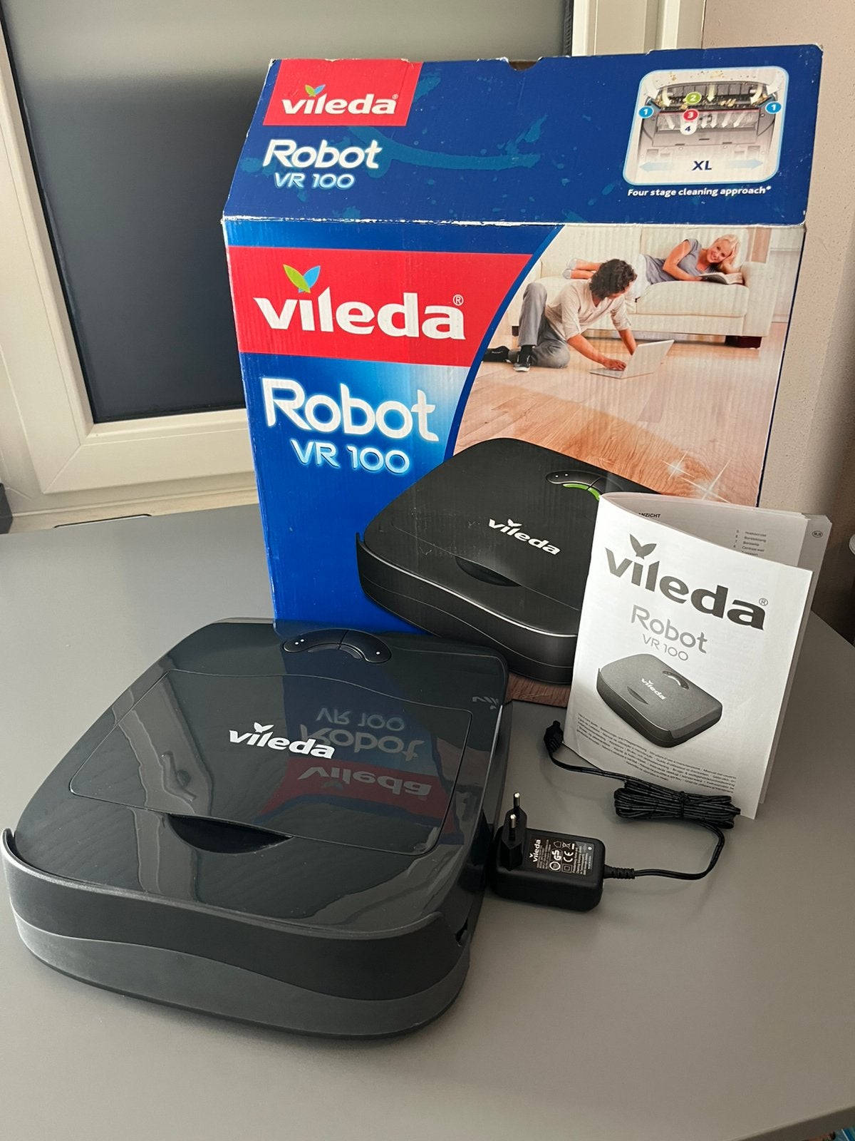 Vileda robot stofzuiger VR100, model RV-1090, Ophalen of Verzenden, Zo goed als nieuw, Robotstofzuiger