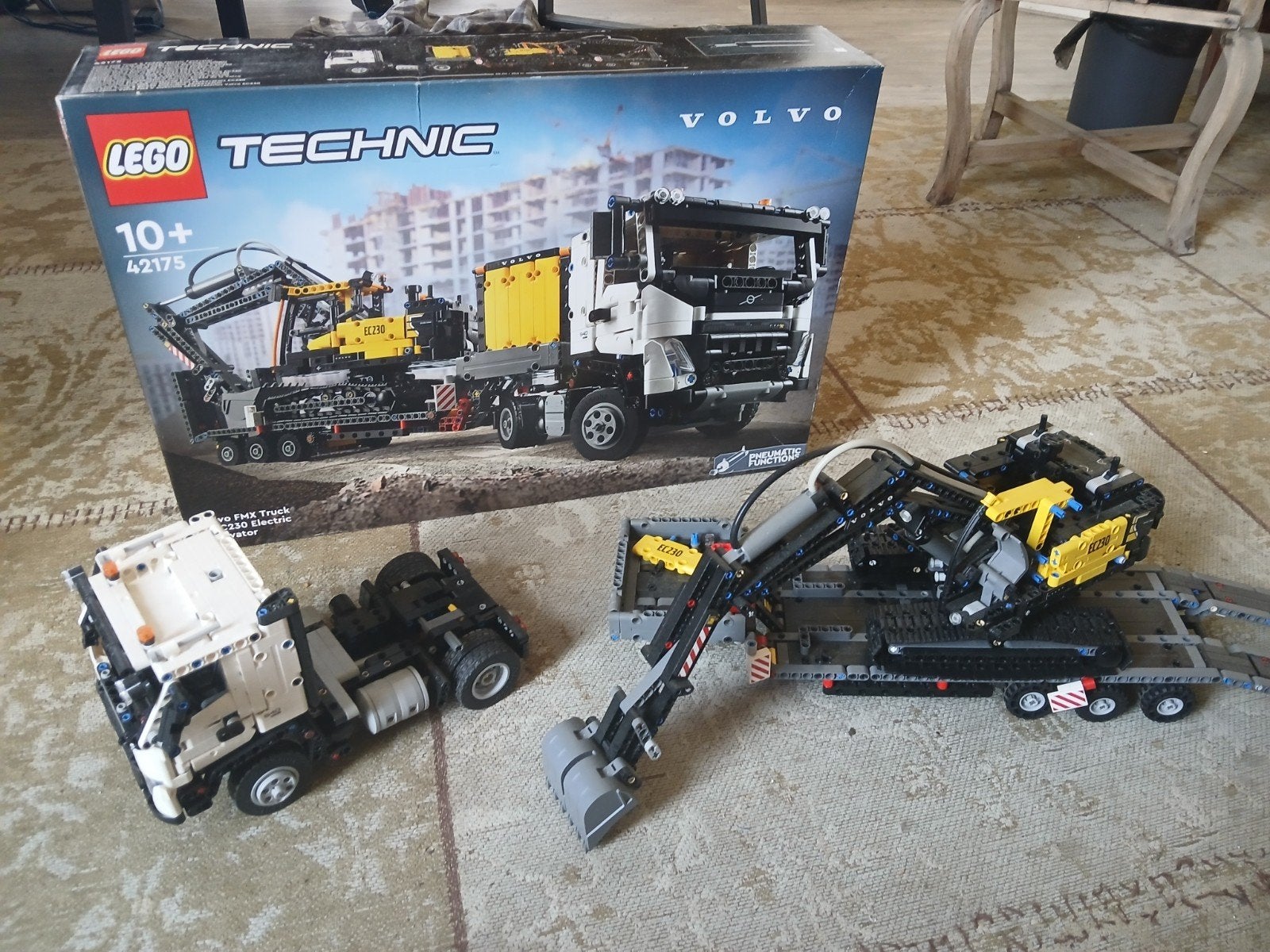 LEGO Technic Volvo EC230 Graafmachine met Vrachtwagen, Ophalen of Verzenden, Zo goed als nieuw