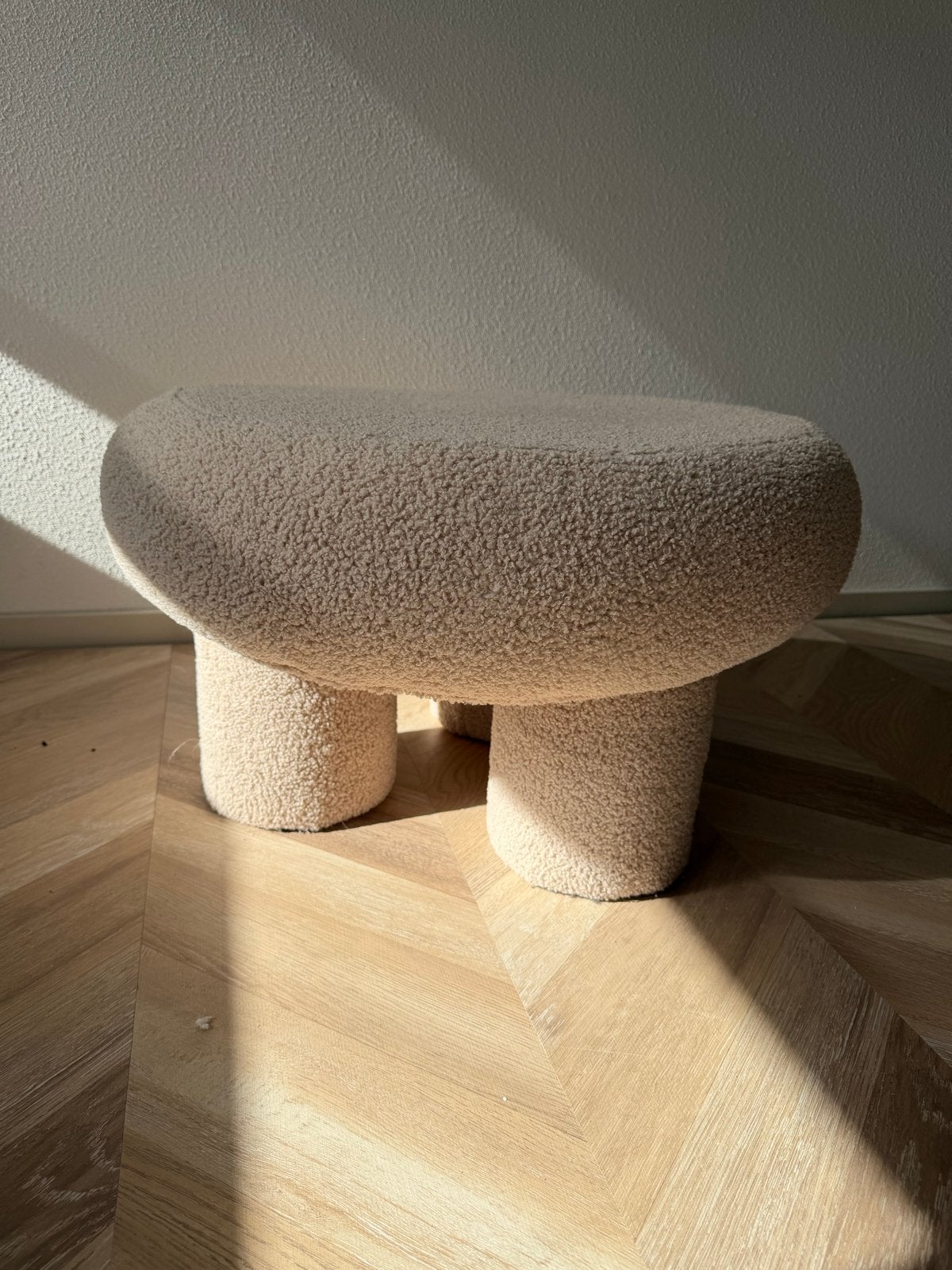 Poef Bouclé Crème - Rond, 37cm hoog, 60cm diameter, Huis en Inrichting, Ophalen, Rond, Zo goed als nieuw, Stof