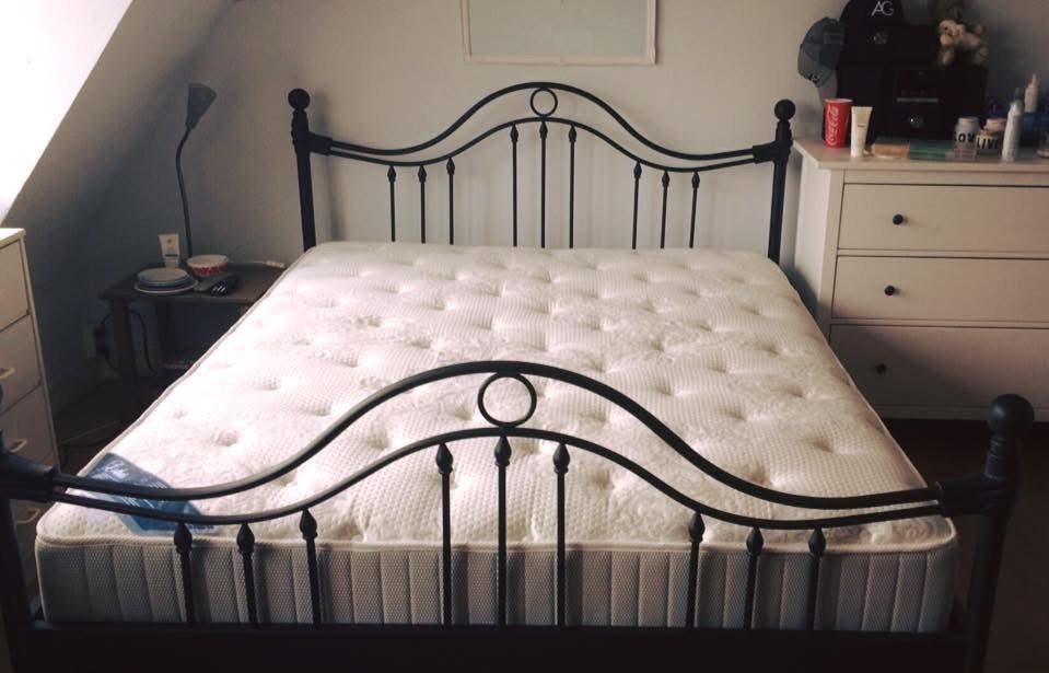 Tweepersoonsbed met metalen frame en matras (160x200), Ophalen, Gebruikt, Zwart, Tweepersoons