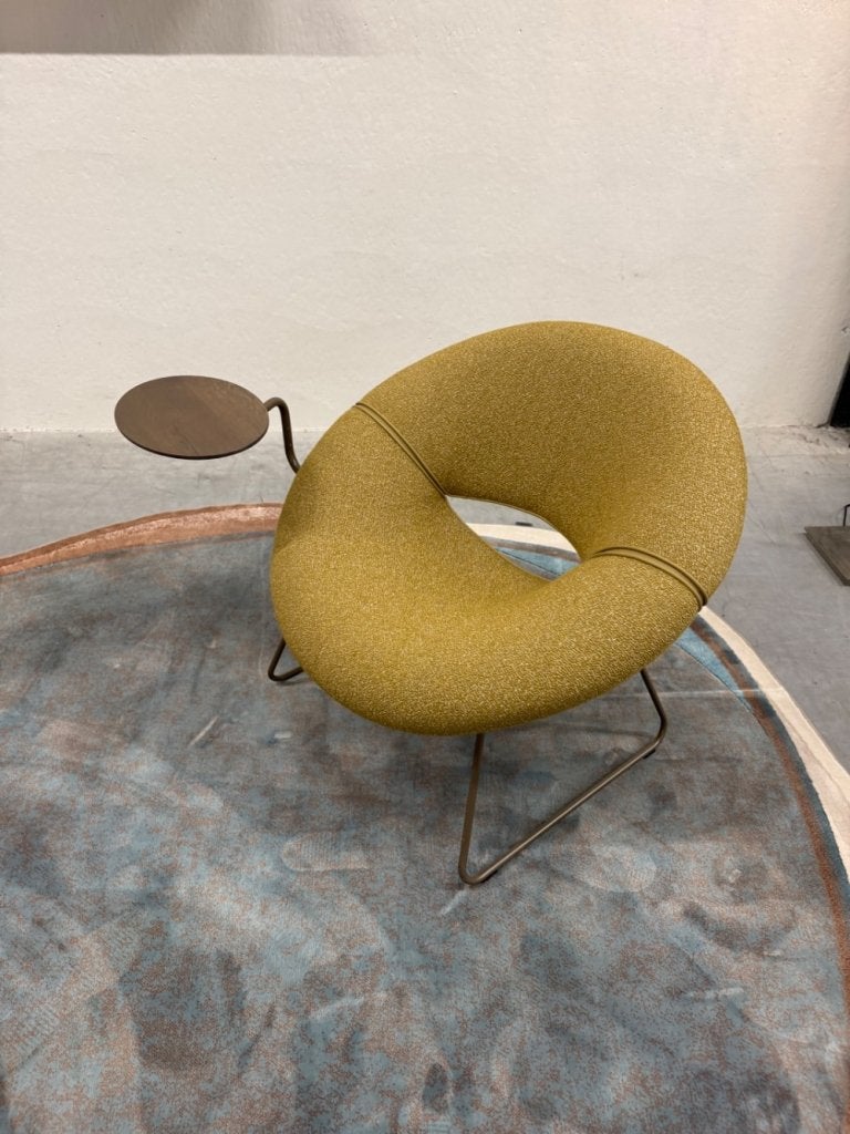Nieuw Leolux Mimas Fauteuil Geel stof Design stoel, Leolux, Info@leolux.nl, Pode Evidence Harvink Artifort Gelderland Label, Nieuw