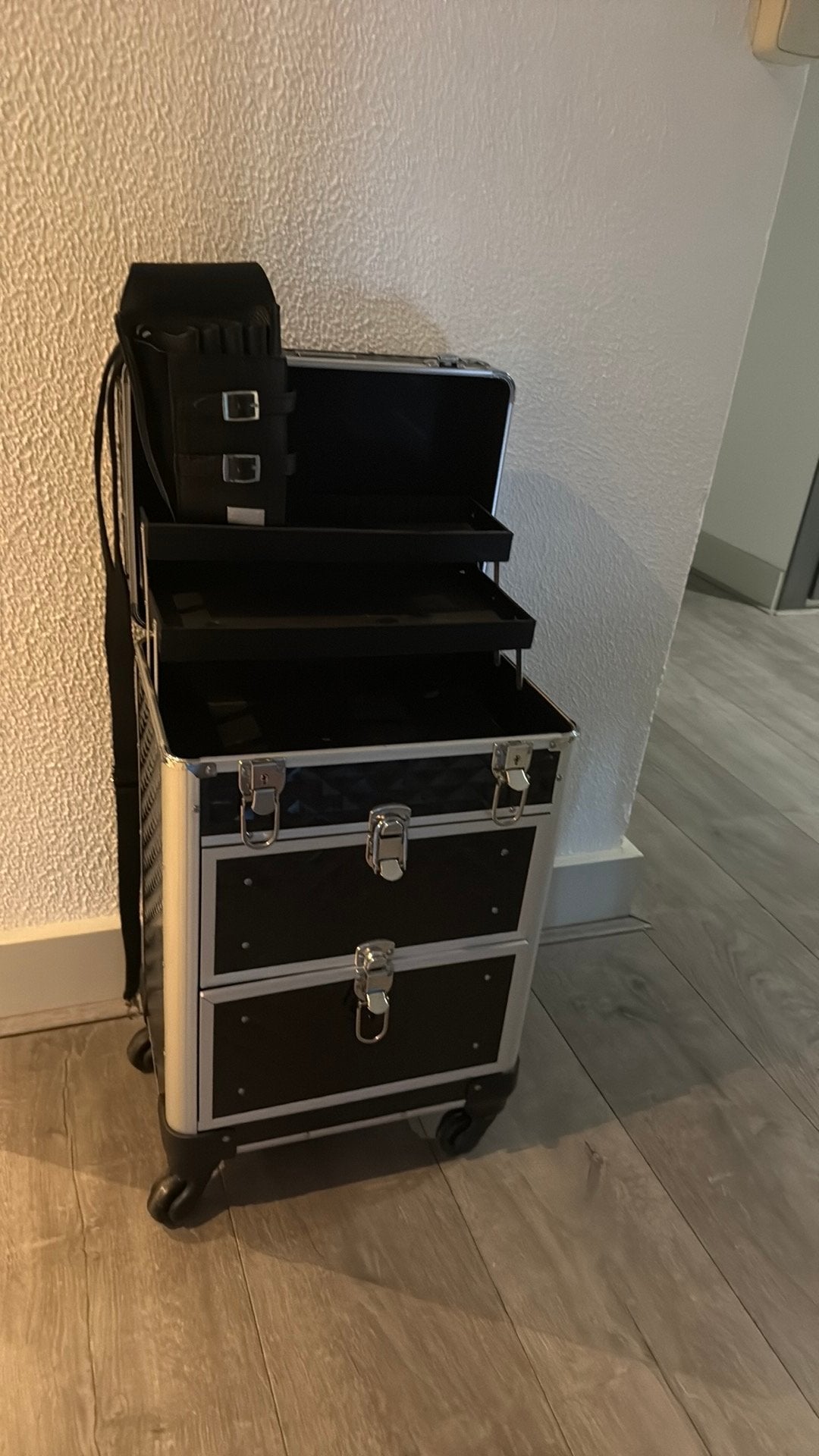 Kapperskoffer te koop, Sieraden, Tassen en Uiterlijk, Beautycases, Ophalen, Zo goed als nieuw, Zwart