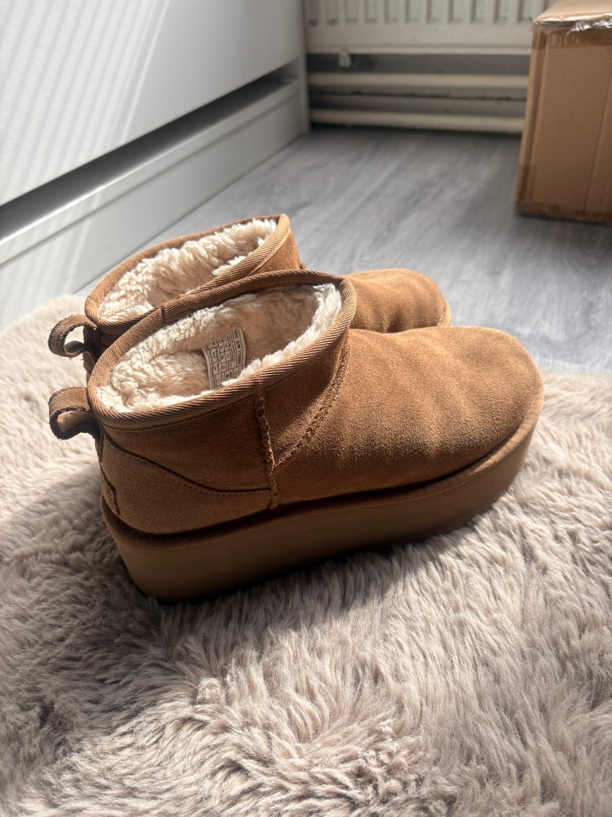 UGG platform boots bruin/cognac  gevoerd , maat 40, Ophalen of Verzenden, Zo goed als nieuw, Bruin