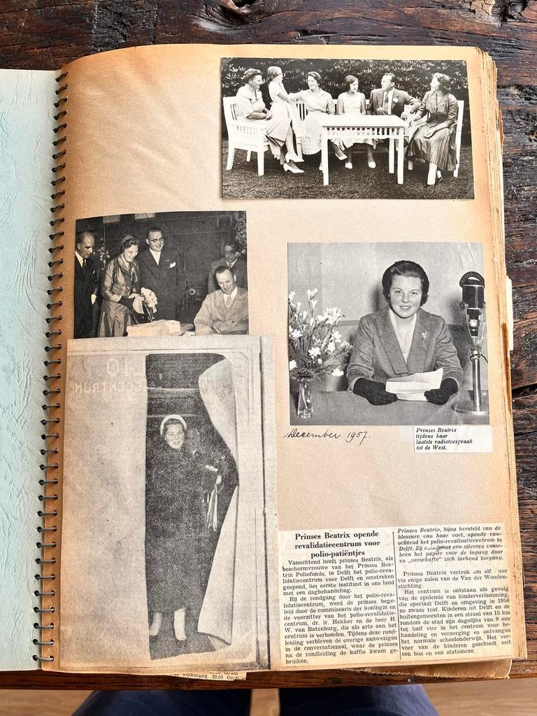 Plakboek Koninklijk Huis - Voornamelijk Beatrix, Verzamelen, Koninklijk Huis en Royalty, Ophalen of Verzenden, Gebruikt, Nederland