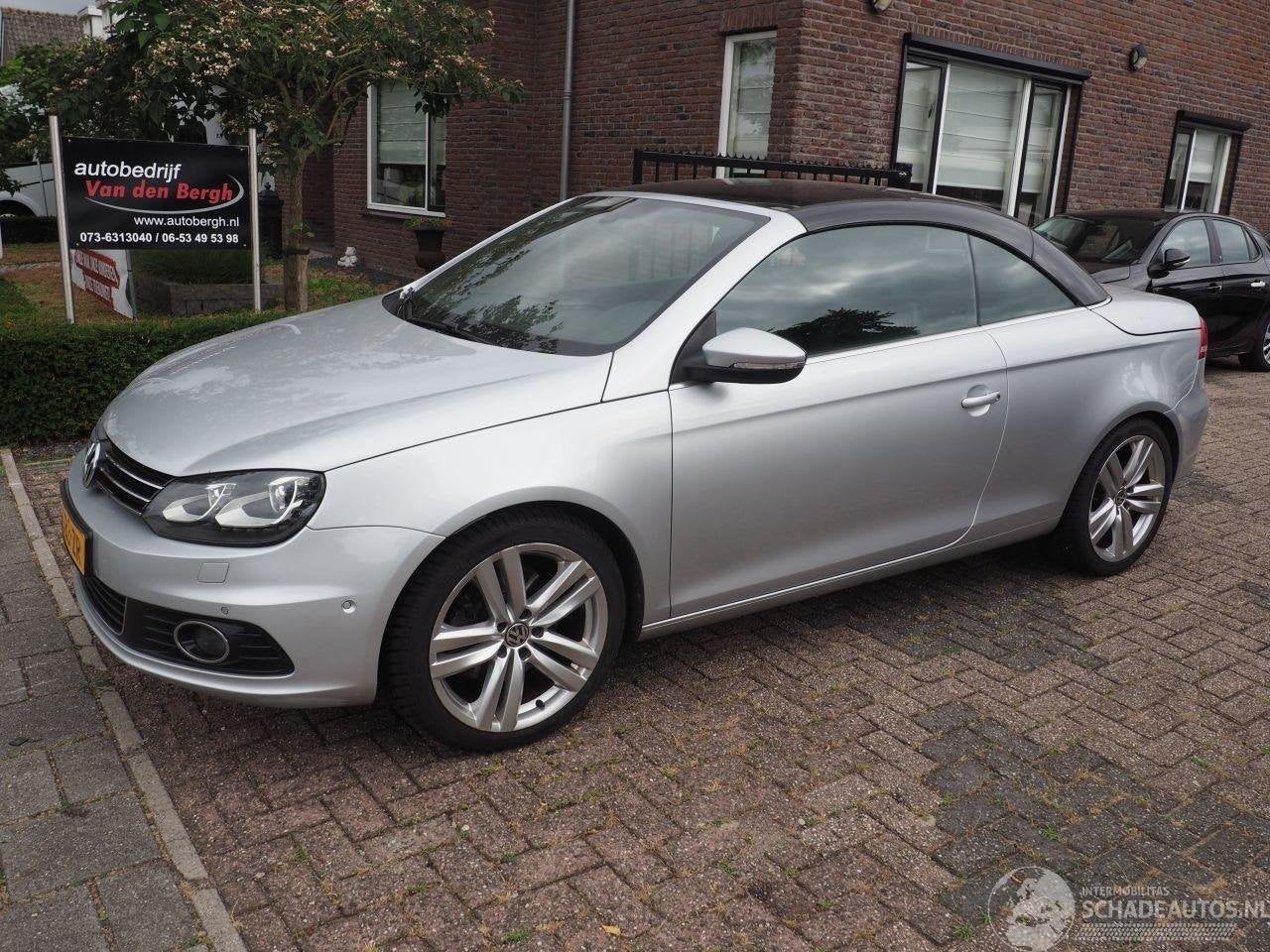 Volkswagen Eos 1.4 Tsi Highline (bj 2012), Auto diversen, Schadeauto's, Volkswagen, Handgeschakeld, Benzine, Cabriolet, Zilver of Grijs