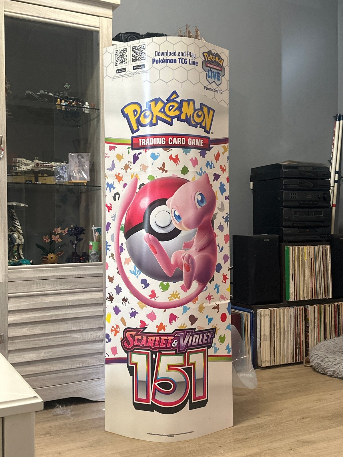 Pokémon reclamebord Scarlet & Violet 151 Mew, Ophalen, Gebruikt, Overige typen
