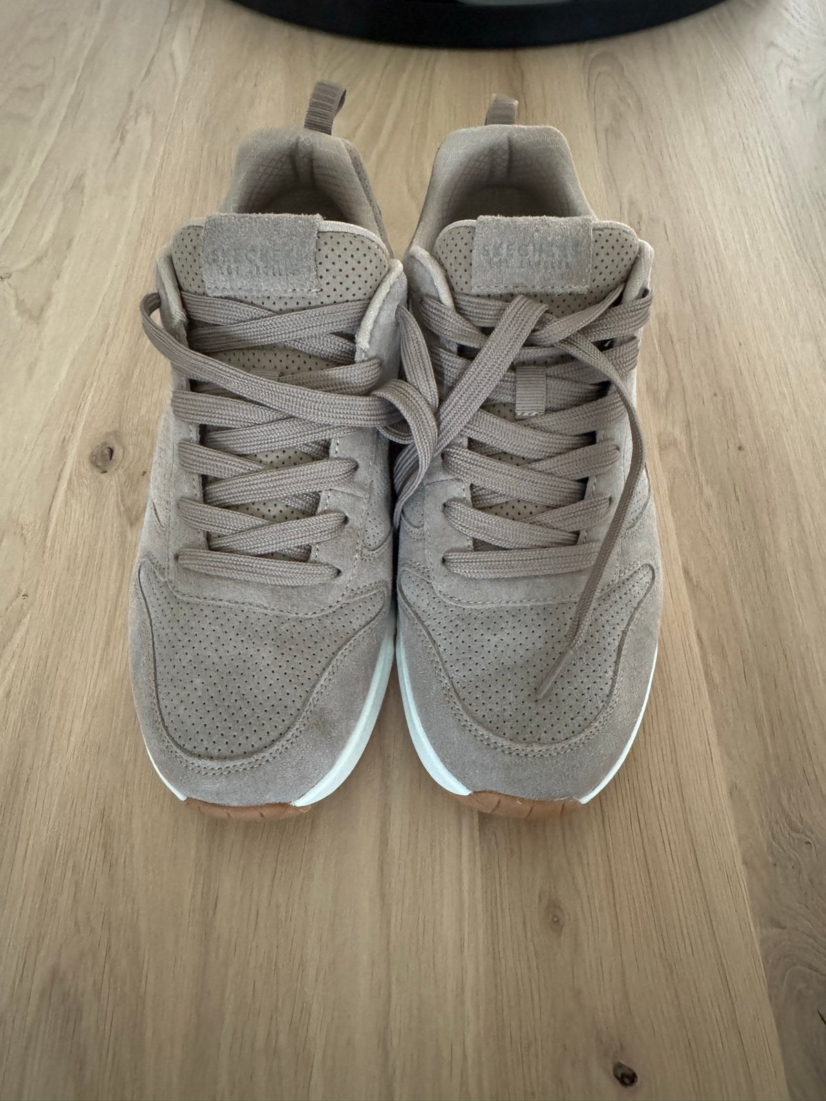 Skechers sneakers - Zo goed als nieuw, Ophalen of Verzenden, Zo goed als nieuw, Beige, Sneakers of Gympen