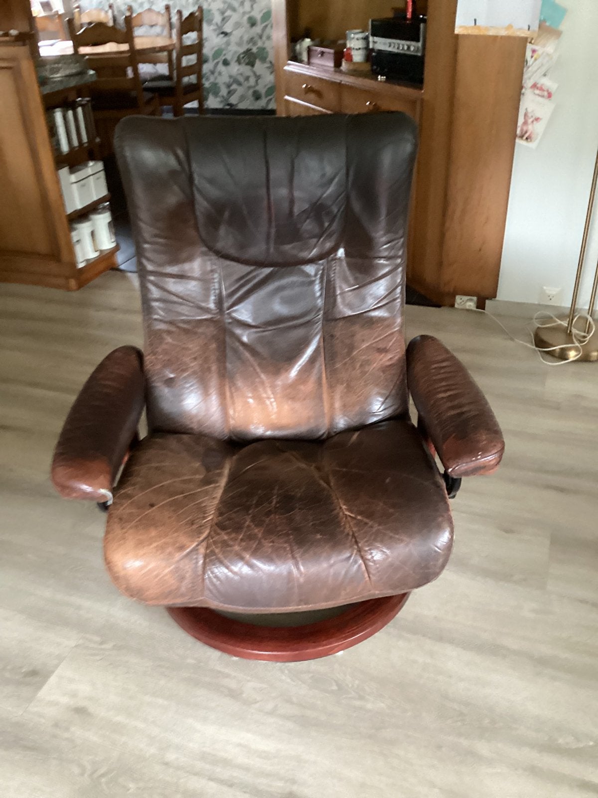 Kleur, is Bruin, Ophalen, Zo goed als nieuw, Wel met gebruiks sporen