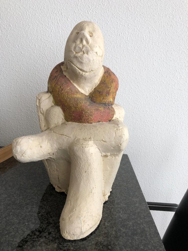 Sjer Jacobs man op fauteuil van Leolux, Ophalen, Handgemaakt, 20 - 50 cm, Steen of Keramiek