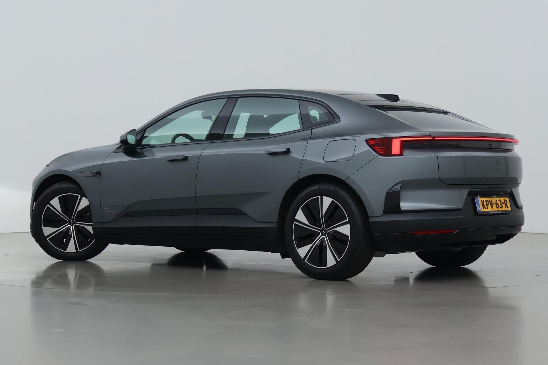 Polestar 4 Long Range Single motor Plus 100 kWh | Plus | Pil, Auto's, Polestar, Automaat, Achterwielaandrijving, 100 kWh, 31 min