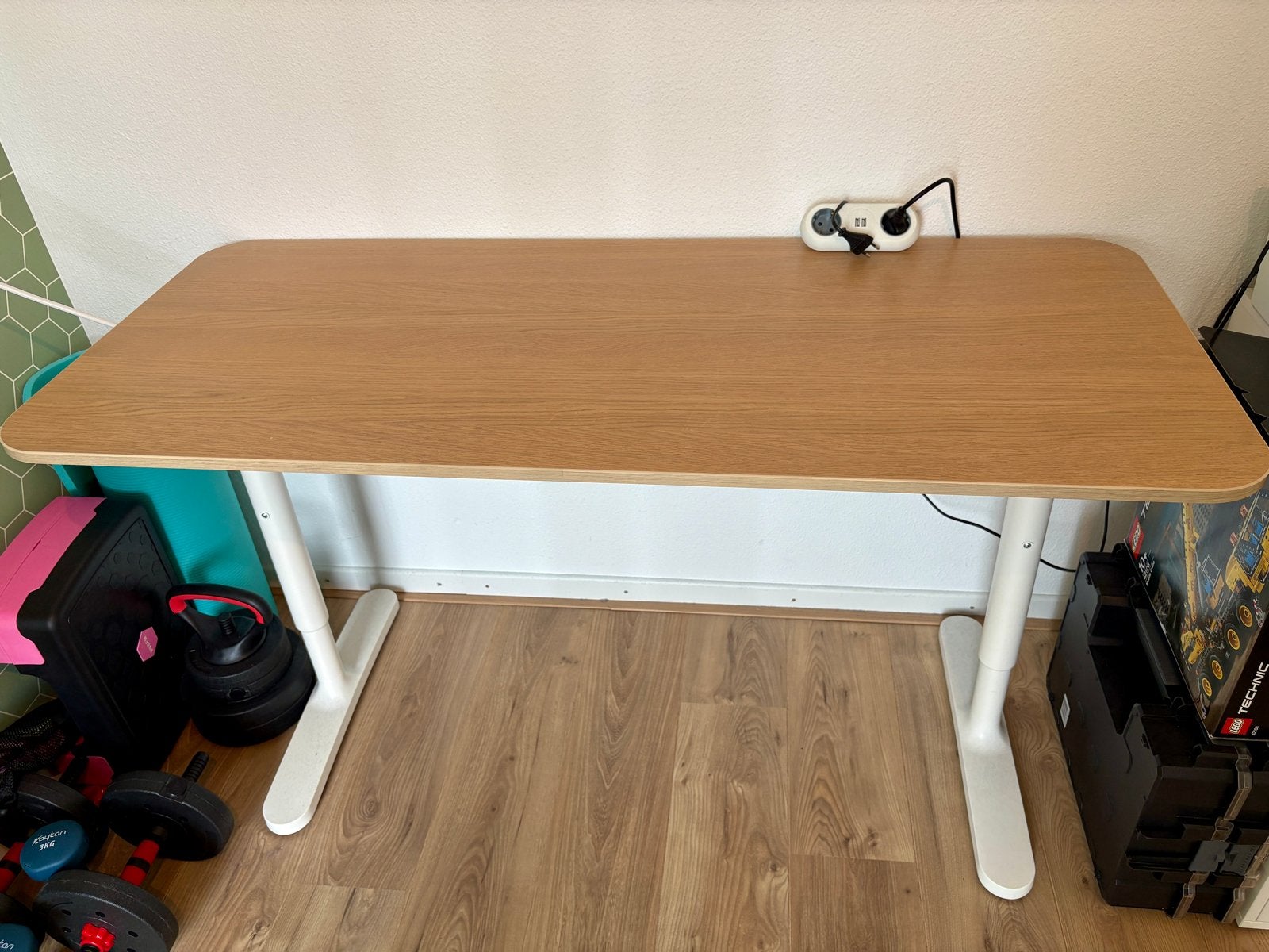 Ikea Bekant bureau 140x60, Huis en Inrichting, Bureaus, Ophalen, Zit-sta bureau, Hout, Zo goed als nieuw