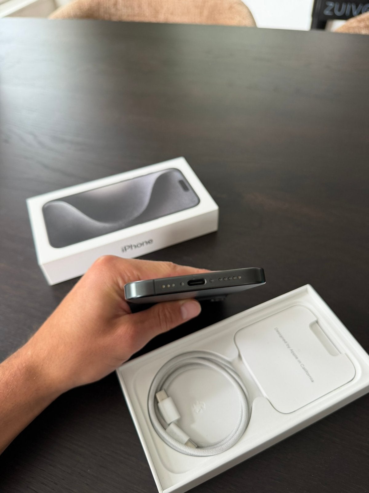 Foto 11 van Apple iPhone 15 Pro Black Titanium, 128GB +oplader en doosje