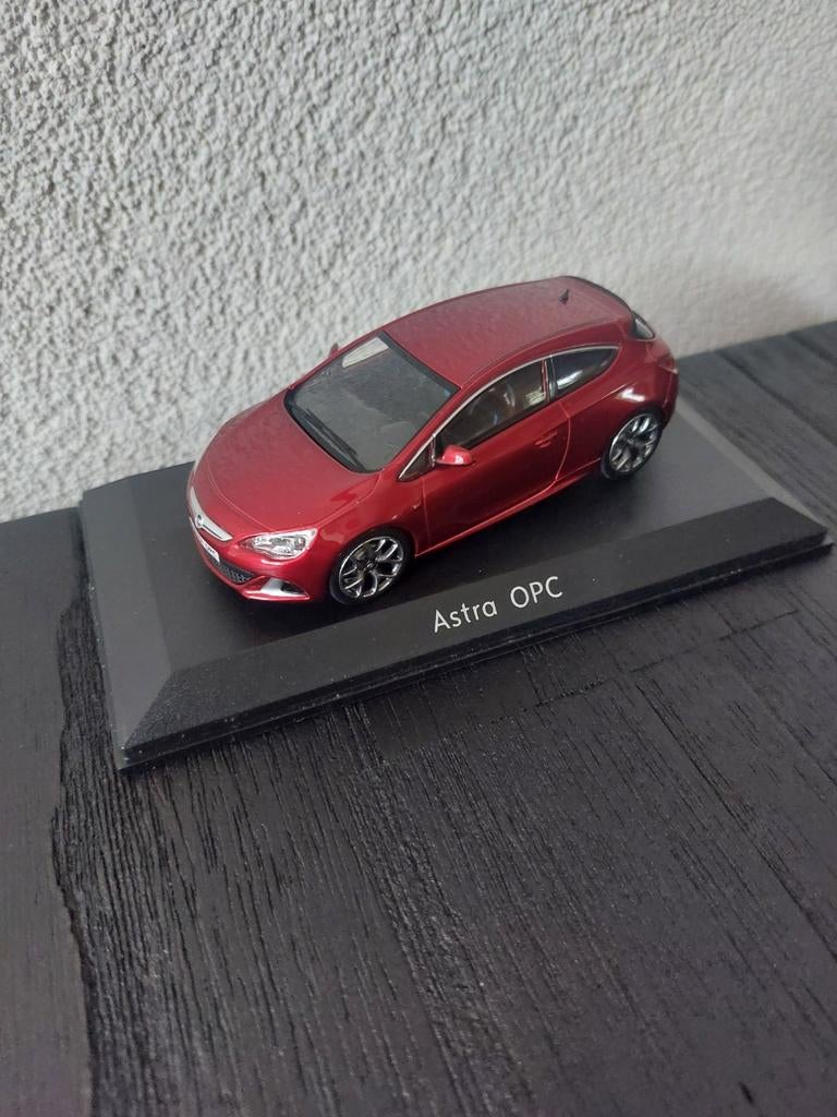 Opel Astra J GTC OPC 1:43, Hobby en Vrije tijd, Ophalen of Verzenden, Zo goed als nieuw, Auto