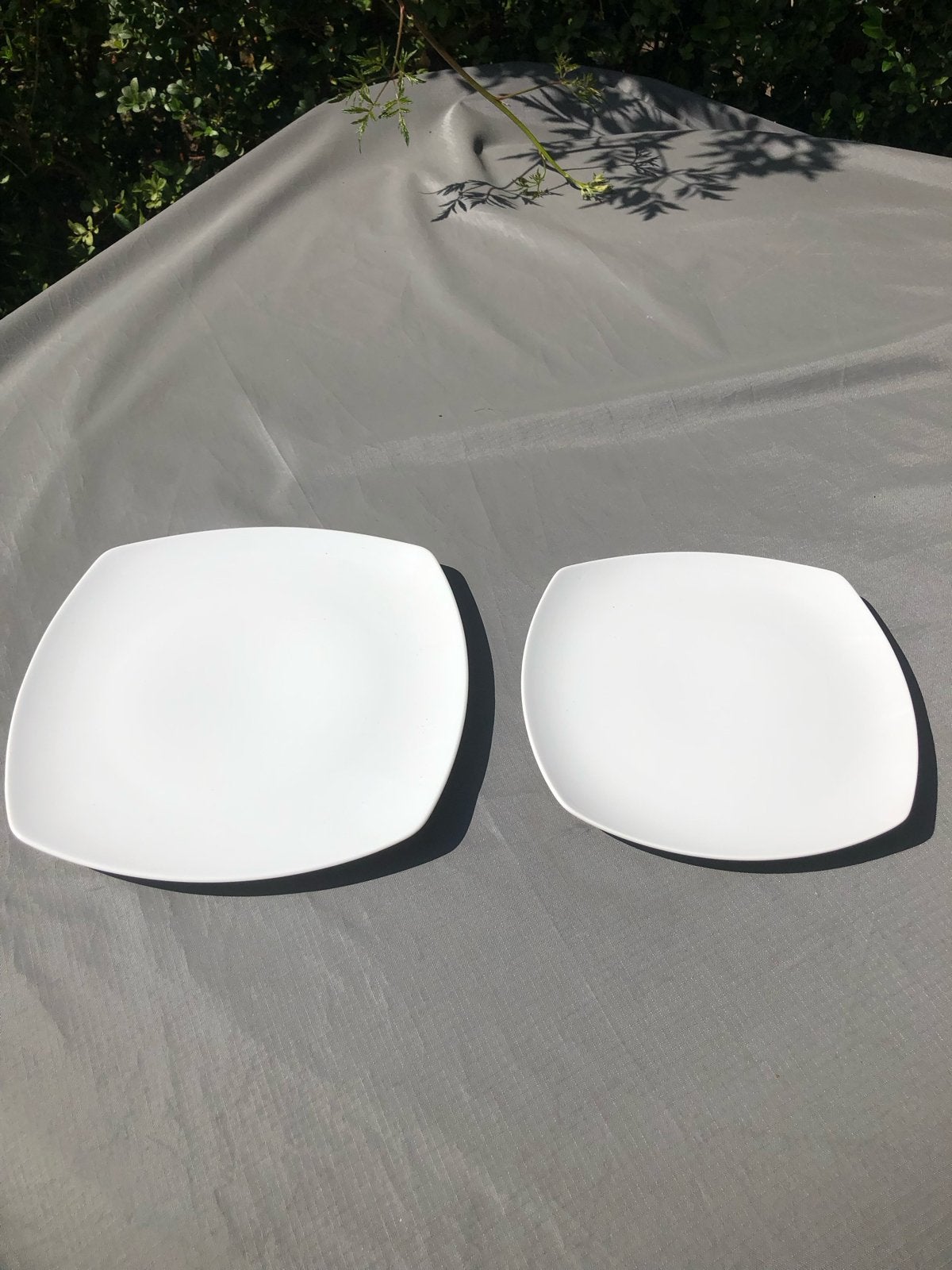 2 Witte vierkante borden van Bauscher - Made in Germany, Huis en Inrichting, Keuken | Servies, Gebruikt, Overige merken, Ophalen of Verzenden